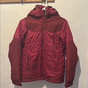 Women’s Patagonia quilted waterproof ski/ snow/winter jacket.